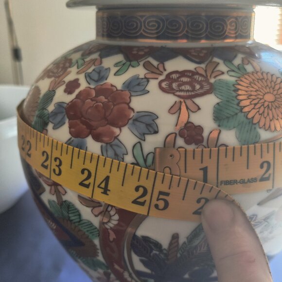 Imari Urn Finely Detailed Florals outlined in Gold with Rich Reds,Yellow & Green - Picture 4 of 9